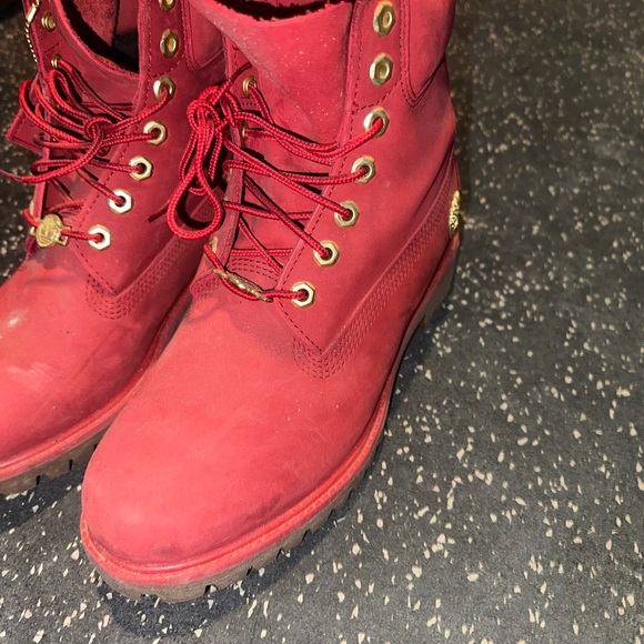 They have only been worn outside once they are still mint condition. - Picture 4 of 4